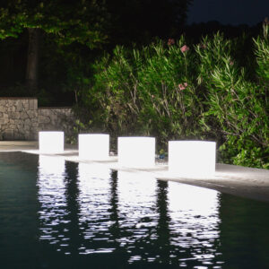 CUBE_cubo-luminoso-arredo-giardini