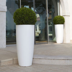 CYPRESS-vaso-in-resina-bianco-da-esterno