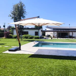 O-SANF4040-ombrellone-braccio-laterale-casa-privata