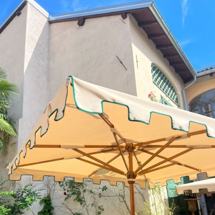 ombrellone a grecate visto da sotto