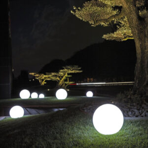 sfere-luminose-arredo-giardino