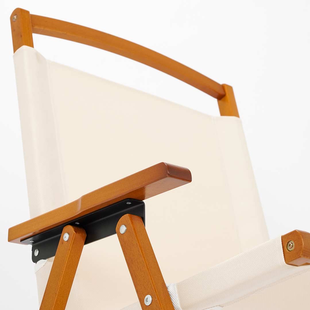 sedia in legno con braccioli